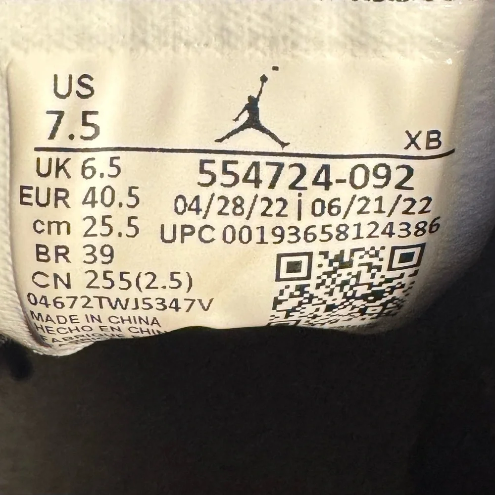 Nike Air Jordan 1 Mid ‘Light Smoke Grey’ Sneakers 554724-092 Men’s Size 7.5 - Picture 9 of 9